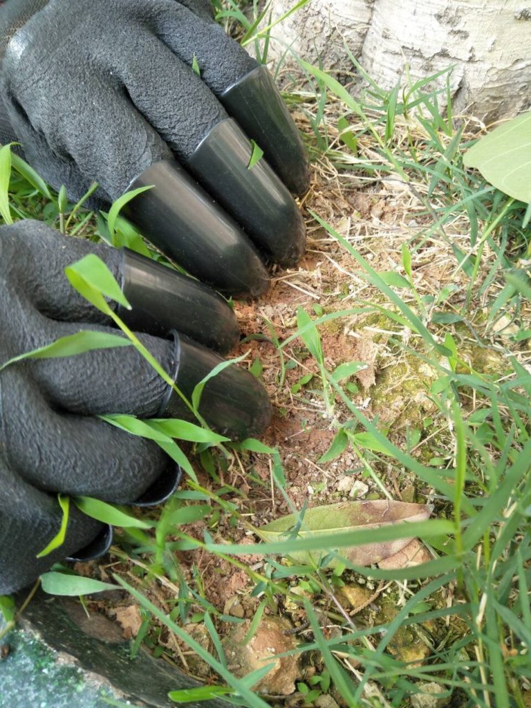 8 Claws Gardening Gloves